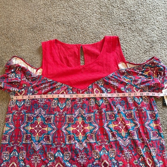 TORRID Super Soft Knit Tile Print Short Sleeve Cold Shoulder Blouse | 3X NWT - Picture 8 of 9